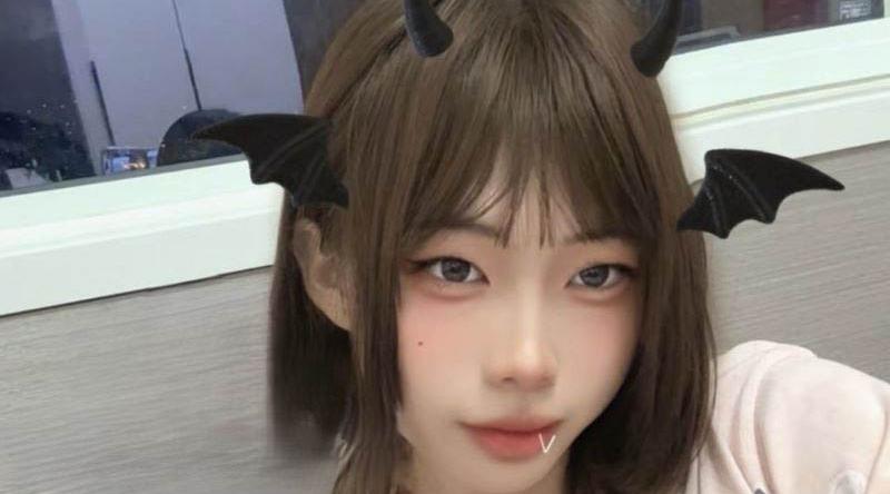 北京反差骚货 李薇 私密视频曝光 脚踏两只船还与金主玩裸聊 抠逼自慰淫水流一地！