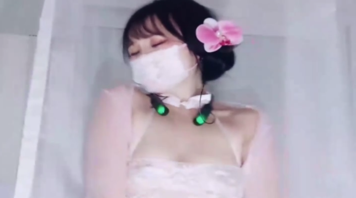 国产直播.高颜值女神盲盒系列-舞蹈小幂幂_性感古风透明薄纱肚兜脱衣热舞_道具自慰_3