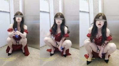 漂亮伪娘Ts元气酱 身材高挑皮肤白皙戴着贞操锁在电梯里振动棒插屁穴抽搐前列腺高潮流出神秘汁液