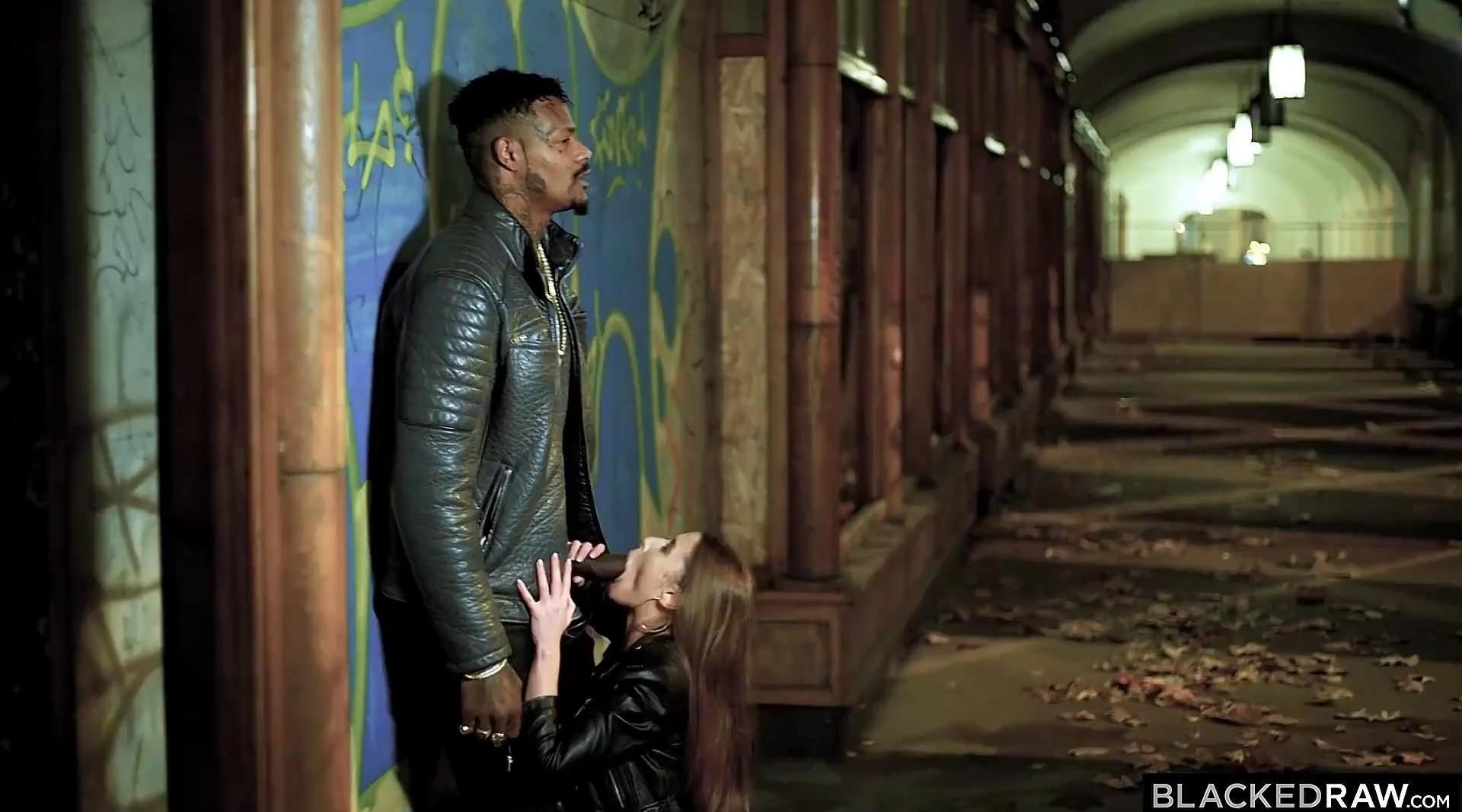 【女神大片】乌克兰炙手可热极品尤物，西比尔最酣畅淋漓爽到起飞的一次性爱，网约黑猩猩被各种爆操，中文字幕