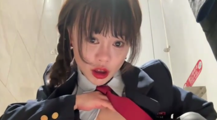 国产直播.高颜值女神盲盒系列-Game_yoyo_羞耻学妹露出_公厕淫荡开裆黑丝_自慰喷水_旁边厕位还有多个美女进出上厕所_主播就大胆的发情风骚_这屁股配开叉内内_也是一绝