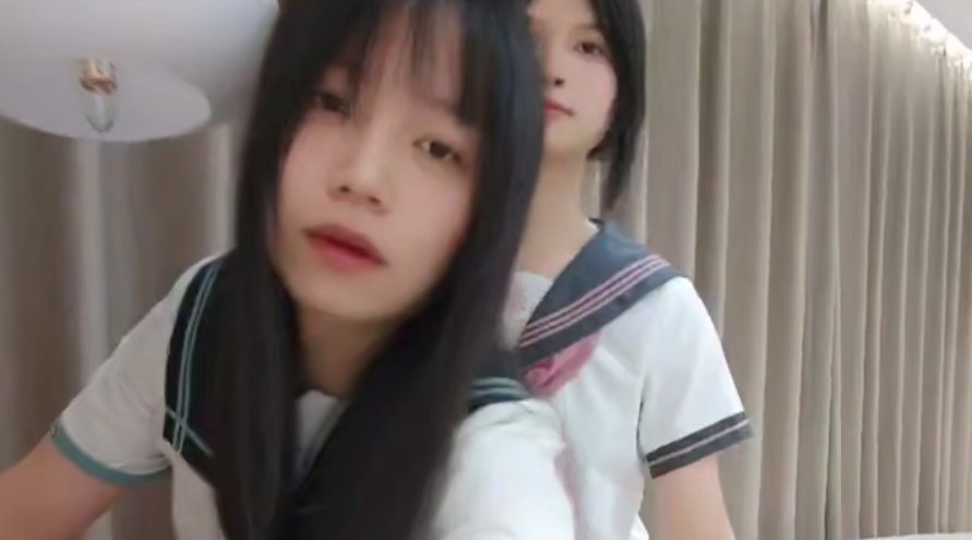 【伪娘】推特喵栗栗把腿叉开方便她能进的更深