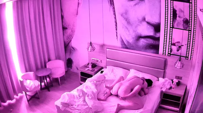 ｜酒店偷拍｜情侣开房操逼 眼镜妹后续刚睡醒又想要了 扒掉内裤翘屁股 骑在身上狂扭腰