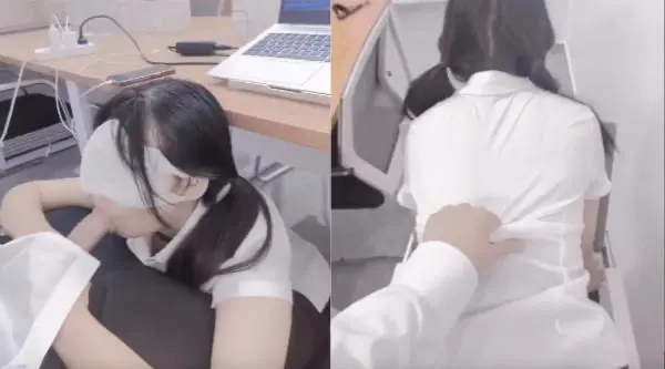 办公室激情正上班呢淫荡的小秘书主动爬到办公桌下面偷吃大鸡巴，小骚货办公室里想淫叫又不敢叫太刺激了