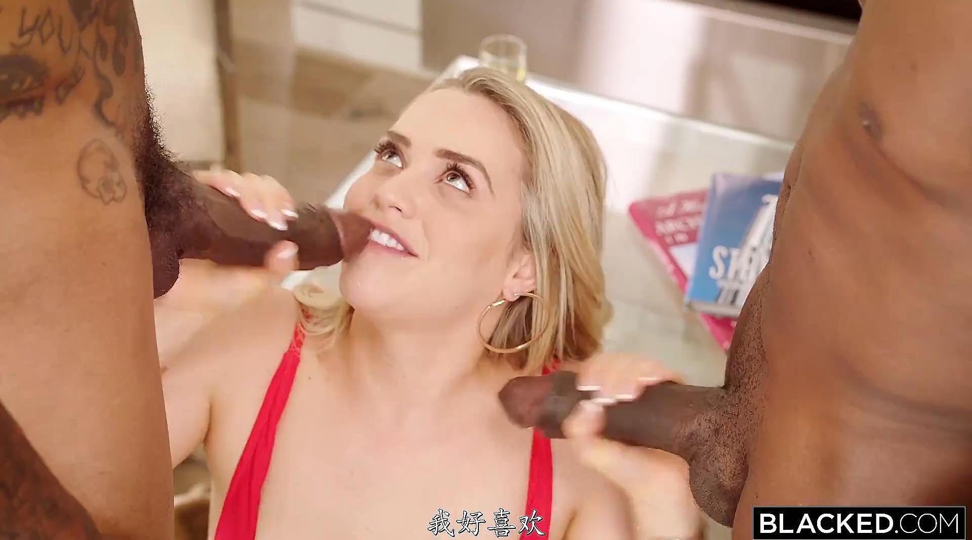 有一个成熟肉感女友真爽，大鸡巴把她搞的服服帖帖让干啥都愿意，和哥们一起操穴玩她啪啪狠插，中文字幕，4K高清