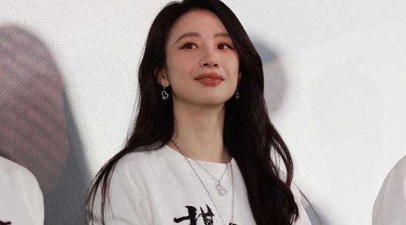 棋士爆火女星 李梦 私下竟喜欢真空露点 抖音视频多次现凸点 胸前俩颗小葡萄十分显眼！