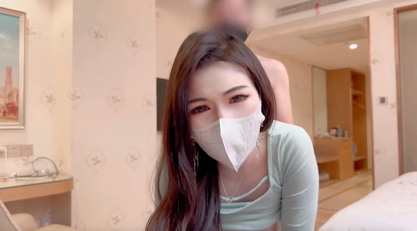 大奶美女,没穿内裤,我为了上厕所方便,啊啊哥哥太好大了快撑死了,皮肤白皙白虎鲍鱼超粉,无套输出白浆拉丝射满满一屁屁