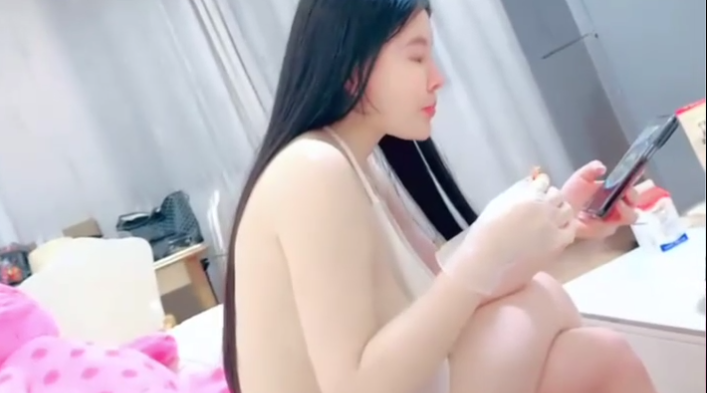 国产直播.高颜值女神盲盒系列-纯情美少女_巨乳御姐丝袜美腿~梯道露奶喷水~口爆_3