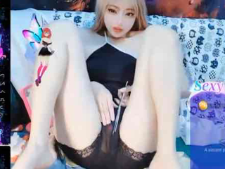 Stripchat,金发混血芭比女主播Nery_Asian,在裆部剪开黑丝用玩具肉棒自慰白浆不停冒出 - 国产自拍视频