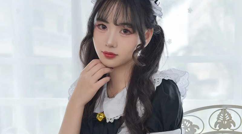 顶级富二代 2万包养大学生母狗 露脸舔肛调教 女仆装SM抽臀 打桩后入淫乱到爆！