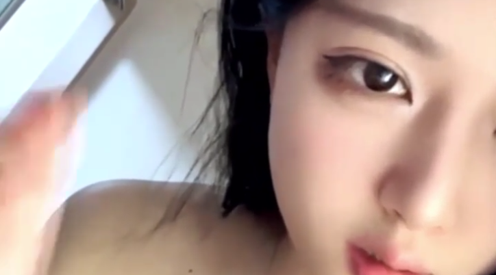 国产直播.高颜值女神盲盒系列-好精致的颜值！美的犯规【小芊】极品美乳_肥鲍跳蛋自慰_2