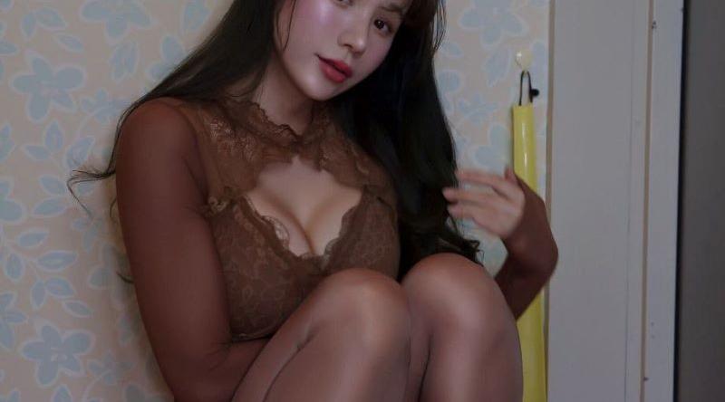 极品福利姬 Naomiiichannel 最新私拍流出 硕大假屌自慰小穴淫水四溢 无套后入蜜桃臀 精液灌满白虎骚穴！