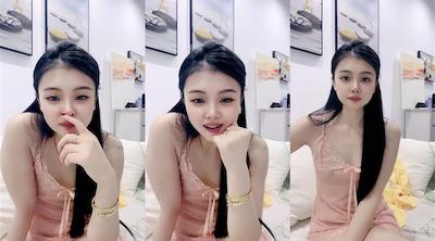 绿播下海女神级的少妇换上情趣黑丝️和炮友各种姿势啪啪