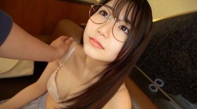 FC2-PPV-4631457 这里孕育出著名理科大学的花朵。科学少女以中出欢呼。我们拍摄了一位学力得分65的19岁天才少年，他目前就读于一所名牌大学。