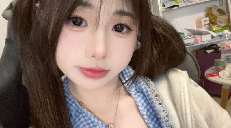 高颜值反差学妹 与男友裸聊视频流出 揉摸极品大奶 动作挑逗十足 娇喘声此起彼伏！