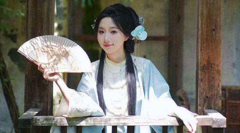 极品反差嫩妹性爱私拍泄密 近距离抽插特写 展示自己粉嫩淫穴 激情肉搏燃爆眼球！