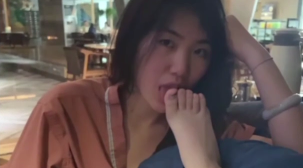 套路直播.橘子没熟调教学生母狗