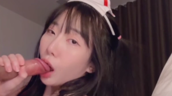 泰国超美百变少女性感美乳网红「Highsstn」--穿着蕾丝薄纱情趣套被各种姿势被上强度猛操