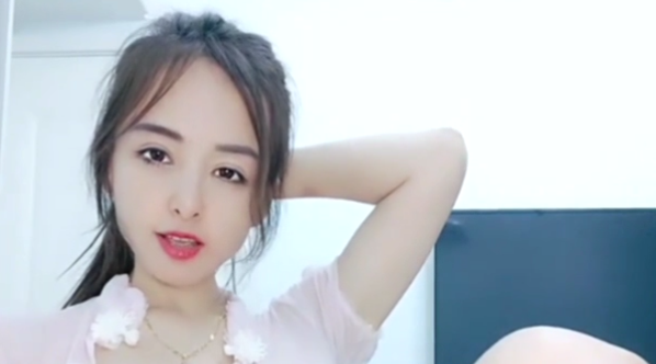 银妹妹_极品身材大美妞.会喷水的小荡妇~够淫！奶够大 插起逼来近乎疯狂_03