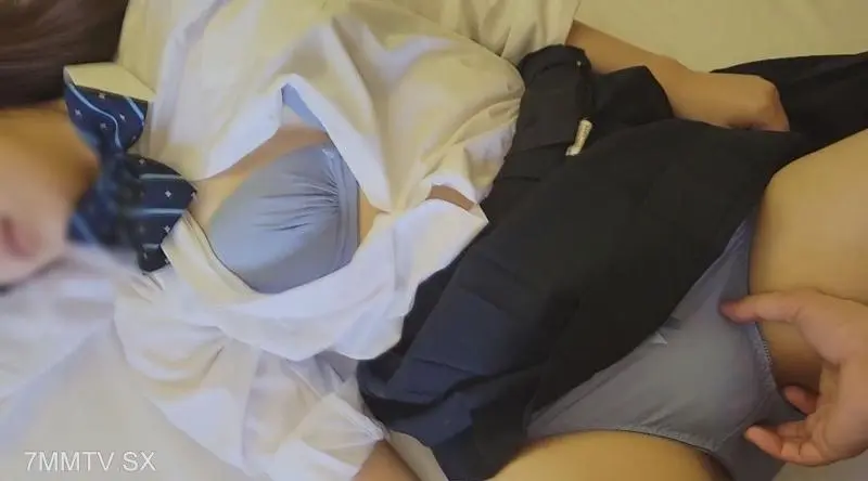 FC2-3823365 毛茸茸的阴部秘密中出沉浸