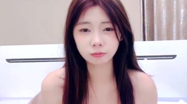 校花【月禅】罕见3B叠罗汉 全是青春靓妹 多人淫乱现场不堪入目 吃鸡吞精 超顶