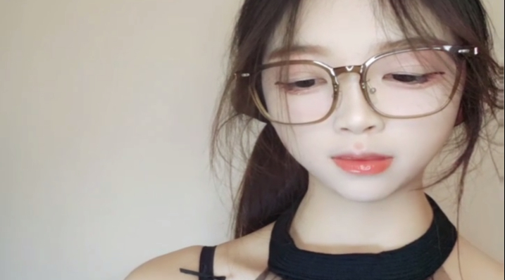 你的草莓蛋糕_人间大胸器_超美一线天馒头逼_致命诱惑