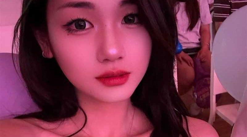 山东高颜值学生妹 李莹 被渣男网络招聘模特套路自拍 洗澡自慰展示绝美身材 裸体视频全网疯传！