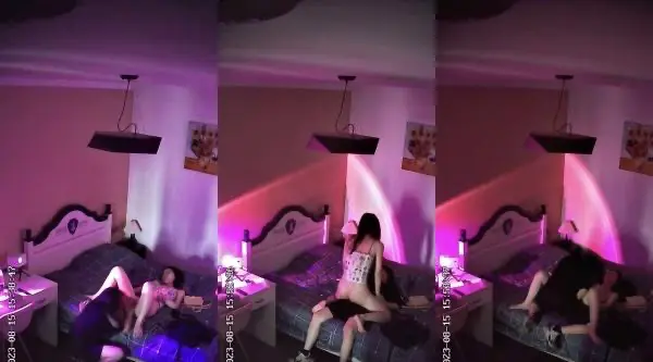 软妹和她闺蜜酒店乱玩被闺蜜脱了内裤抱起来各种玩弄然后舔逼