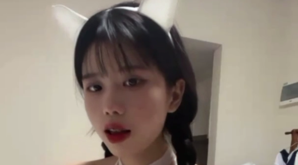 00后双马尾清纯小学妹