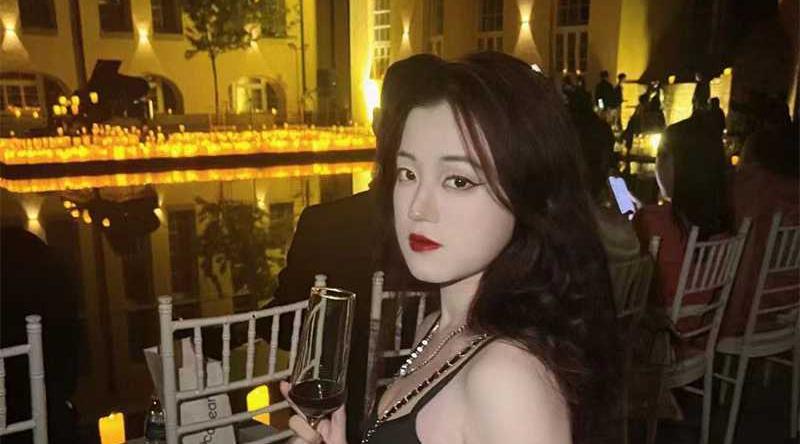 吉林农业大学母狗 谢雯 第二弹出租屋逼痒难耐 裸聊勾引网友展示无毛骚穴 这大黑木耳一看性欲就不小！