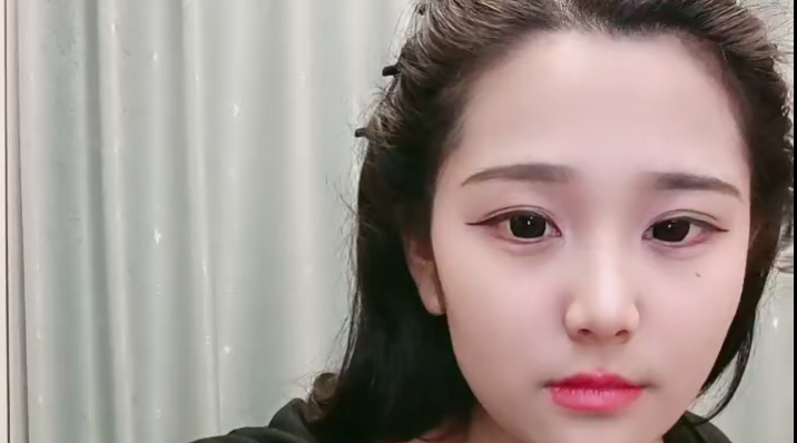 少女初恋日记 激情骑乘位假屌拆入