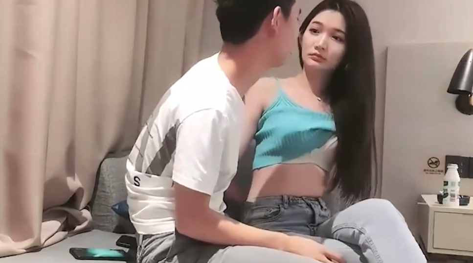 长腿颜值嫩妹，身材苗条皮肤白皙，69吃鸡舔逼，操的骚叫不停说太厉害了受不了！#文轩探花