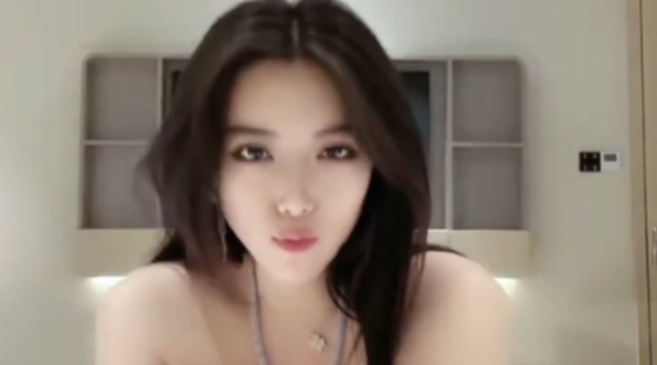 【女模小草莓】 后续来了_顶级颜值模特粉鲍翘臀_约土豪无套啪啪内射淫水流了一地_爽死！