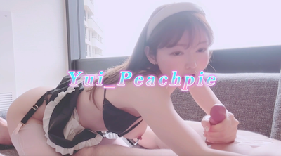 OF日本大眼萌妹「Yui Peachpie」主人要求女仆戴着跳蛋做家务，女仆情欲上头求着要深度服务