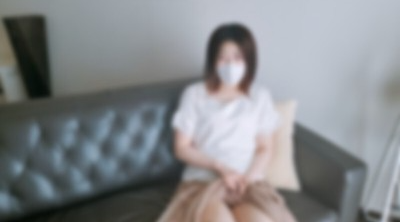 FC2-PPV-4715270 半价到7/6【无码，完全素人】相貌平平的OL，21岁，正经工作！只和一个男人发生过关系的处女，嘴巴和小穴都塞满了，还被老男人的超粗鸡巴插进去！