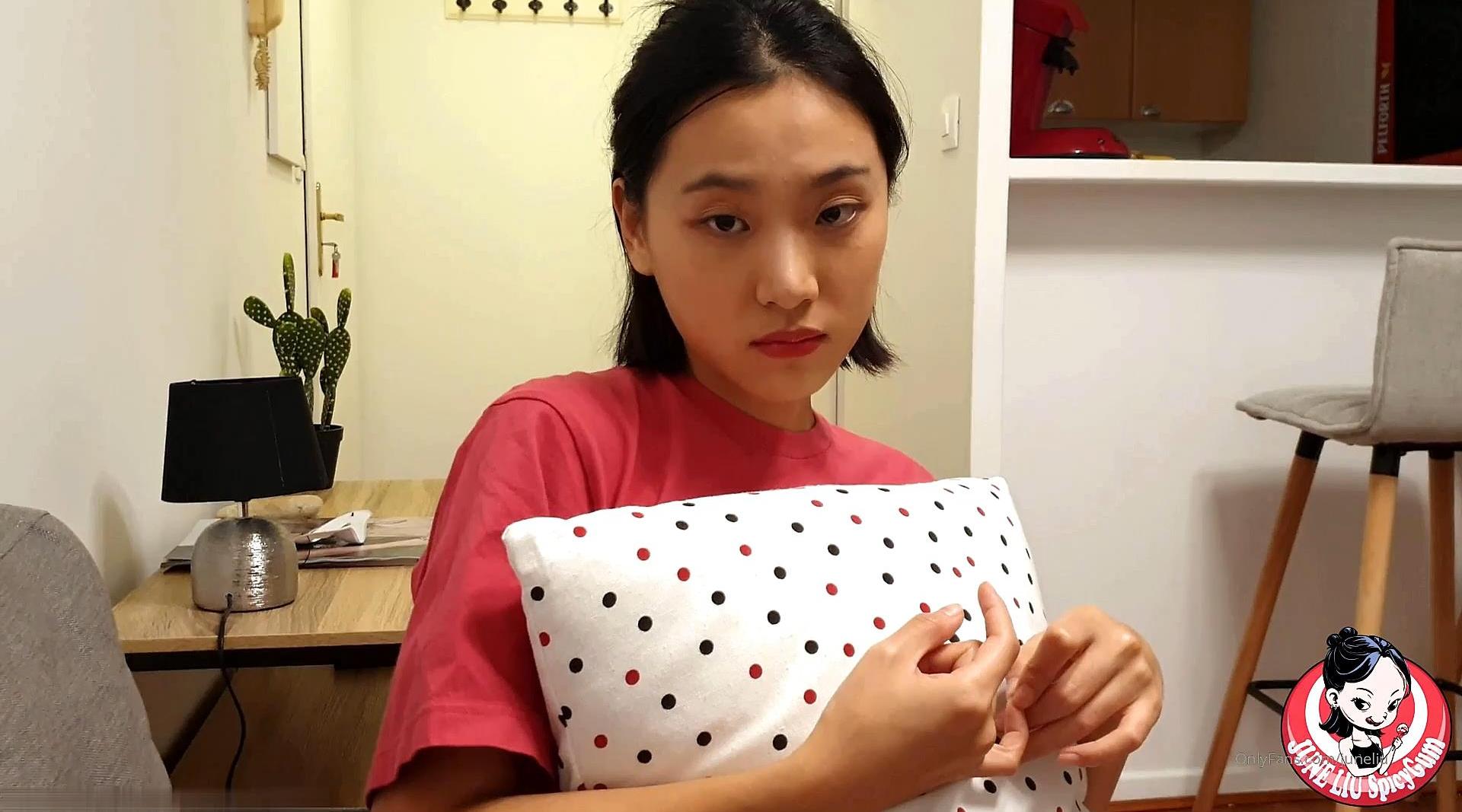 【June Liu】全网首发-香辣口香糖【女王刘玥】-【通过满足他的性痴迷来让男朋友回来】国际名媛极品骚货留学生，高清720P原版无水印