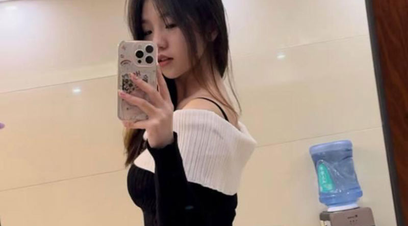 武汉JK学生妹 黄美珍 不雅视频流出 桥嫩酮体无比诱人 黑丝美足嫩穴自慰 反差感爆棚！