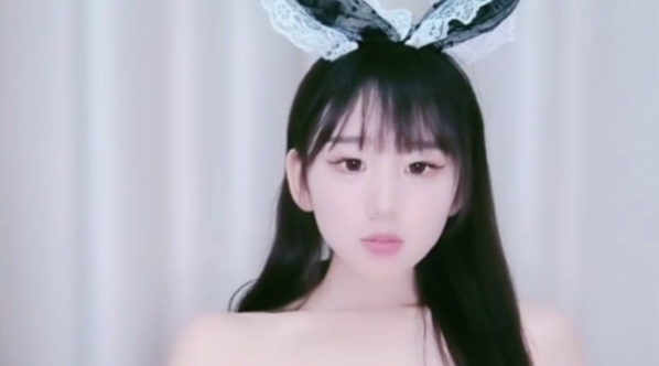 【水枪喷】又骚又嗲！身材极好的漂亮学妹！激情裸舞_道具自慰_2