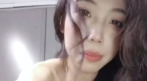 【施施】反差婊骚母狗_丝袜长腿道具狂插翻白眼扣穴喷水