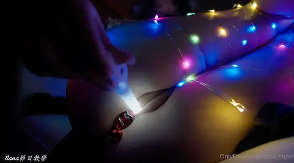 Onlyfans 极品白虎网红小姐姐NANA 圣诞节的礼物“洞穴探险”