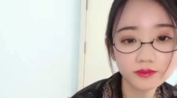 新郁郁的兔兔_骚骚的眼镜小媳妇下海开播了_5