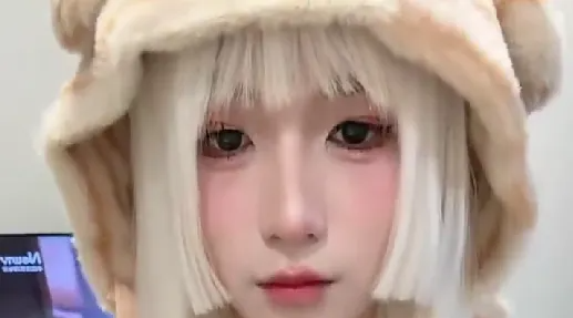 【伪娘】轻度深喉一下就要射了