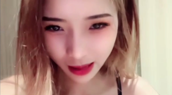 雪儿找糖吃_反差骨感女学生! 道具狂插~喷水~超级骚!