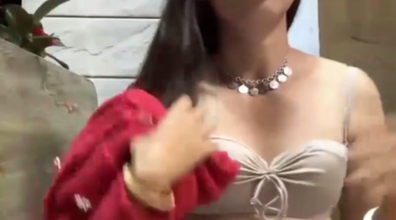 秋日乡村下的淫荡盛宴，农村超骚御姐，从家里到村头_4