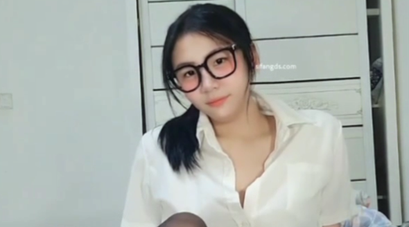 国产直播.高颜值女神盲盒系列-爱吃小布丁_超级大奶子!_学生服道具自慰狂插喷水!_4