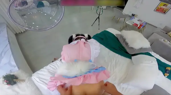 抓着双马尾疯狂输出，诱人小白兔晃动惹人眼，又是被主人中出的一天，做爸爸的小母狗