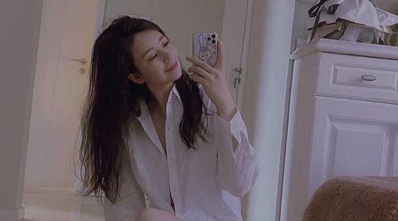 上海40岁单身少妇 陈雪 经常3P约炮想操就操 白虎骚穴保养十分完美 视频完美露脸表情十分销魂！