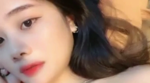 顶级蜜桃臀扭来扭去.高颜值女神-菲杉】超美女神下海~美到爆炸！自慰白浆流不停~爽~ 从头到脚纯天然，颜值是真的高！重磅！-原版高清无水印