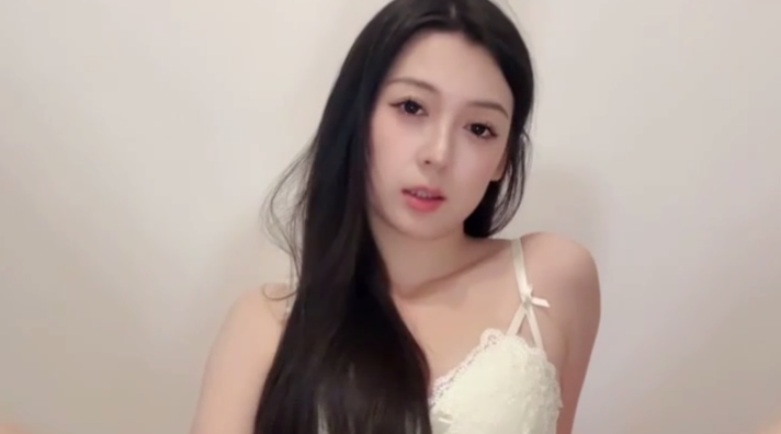 国产直播.高颜值女神盲盒系列-泡芙_本月最美女神~ 道具狂插！高潮！喷水_2