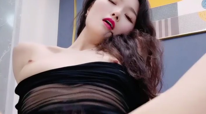 国产直播.高颜值女神盲盒系列-就看这一字马_也值得了。模特身材无敌美腿！站立一字马热舞，开档网袜超性感，蝴蝶美穴粉嫩